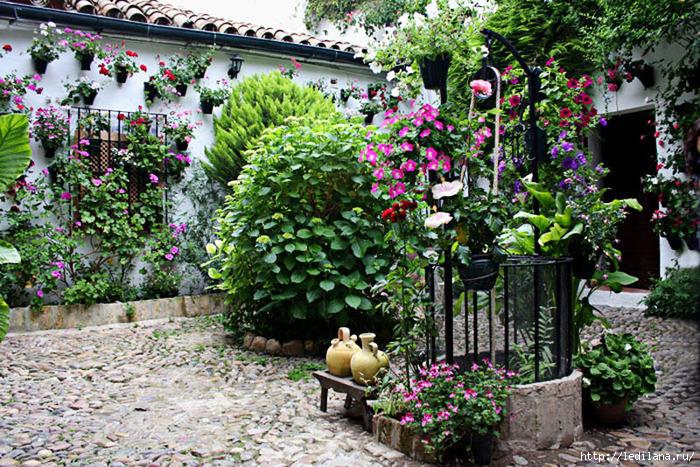 Весенний праздник цветов в кордове: традиционное великолепие внутренних двориков