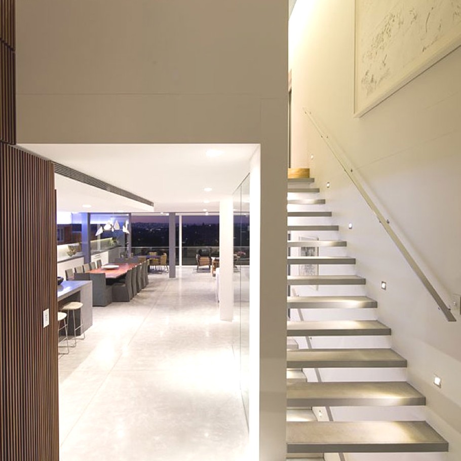 Проект длинного узкого дома, или австралийская радость: удобный дом для большой семьи от студии bruce stafford architects