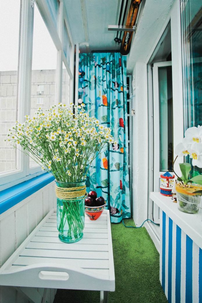 Как стильно оформить балкон площадью в четыре квадратных метра – любительский дизайн-проект молодых москвичей