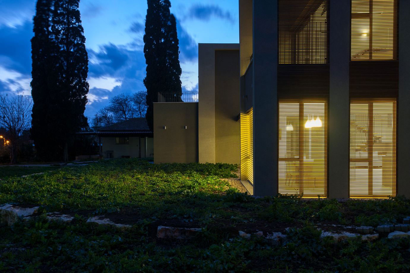 Неординарный дизайн-проект современного загородного дома