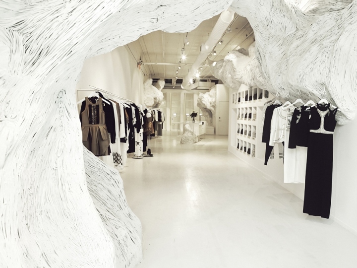 Дизайн магазина женской одежды sass #038; bide: снежный интерьер от дизайнерской группы akin creative