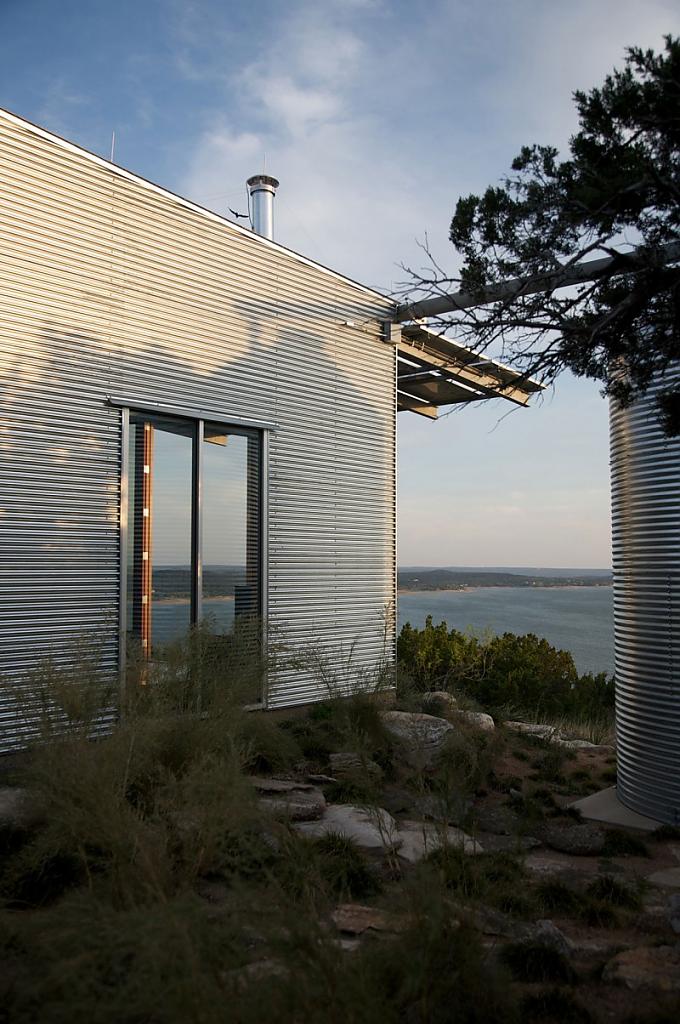 Экология и стиль — вещи совместимые: гостевой домик mod cott у озера бьюкенен от mell lawrence architects, техас, сша