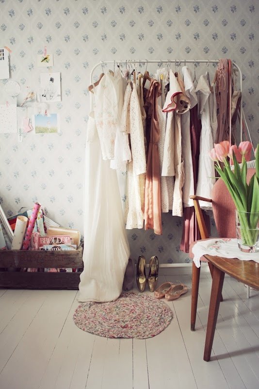 Как разместить гардеробную в небольшой квартире: две актуальные дизайнерские идеи